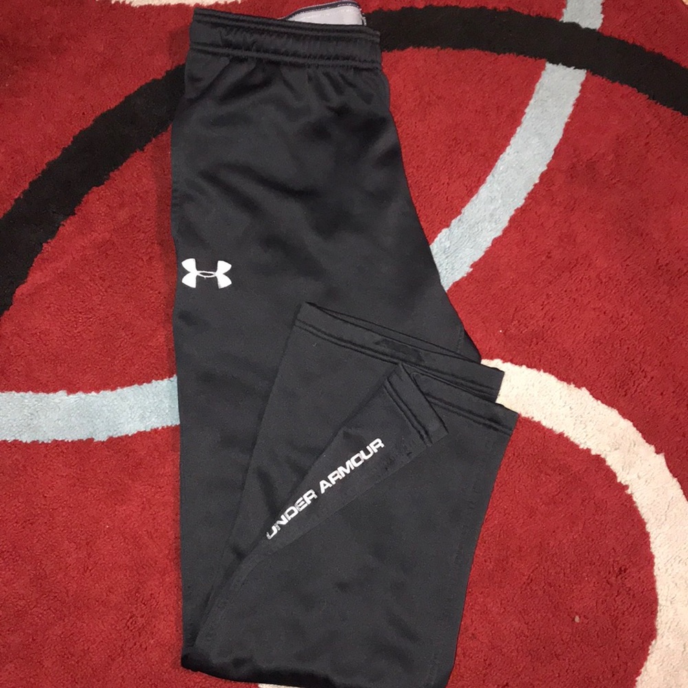 Men’s Under Armour Pants Size Medium!!